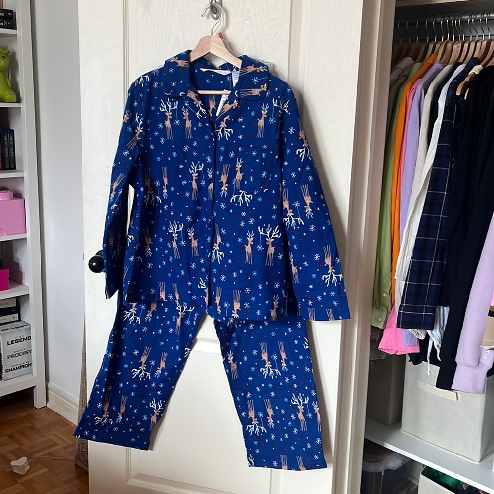 BNWT Hudson’s bay Christmas pjs in size L